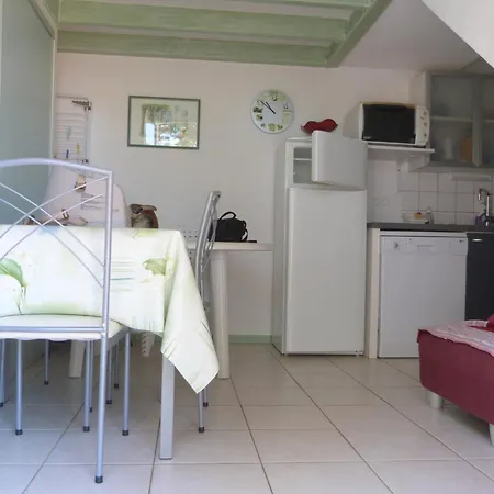 Noirmoutier : Maisonnette En Pres De La Plage, 5 Pers, Animaux Admis - Fr-1-823-81 بيت للعطل *